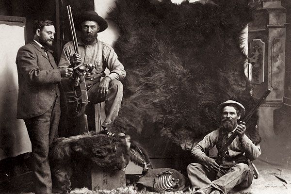 Old West photos showing firearms being worn or brandished can tell much about the subject and the period. 