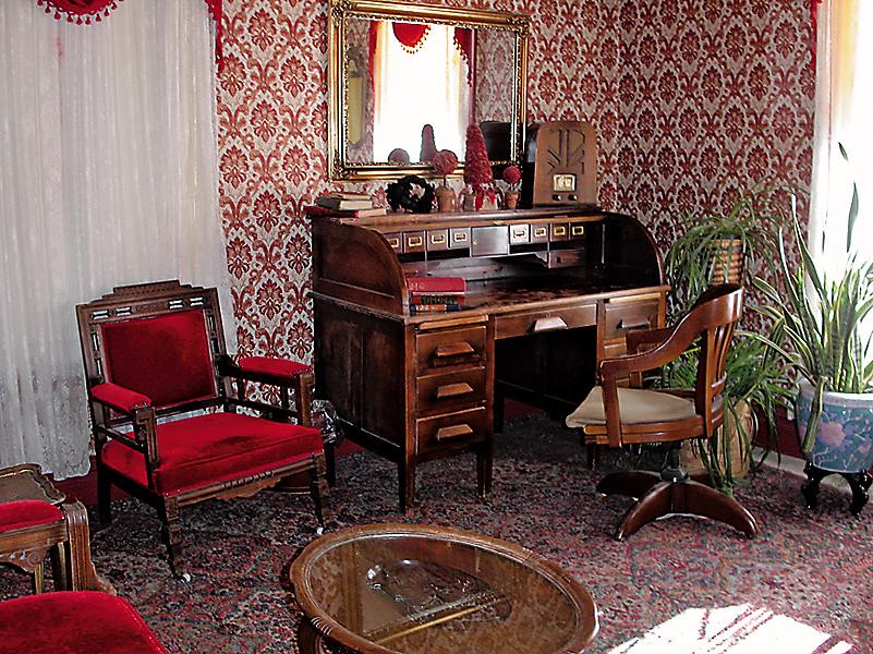 Sleeping In A Dog S Head True West Magazine It Is Unlikely Owen Wister Found Accommodations With Red Velvet Chairs When He Ped Through Medicine Bow Wyoming But You Will Find The Early